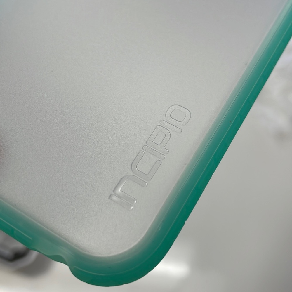 NEW iPhone 6 Plus, 6S Plus INCIPIO OCTANE Impact Absorbing Clear Case - Picture 7 of 9